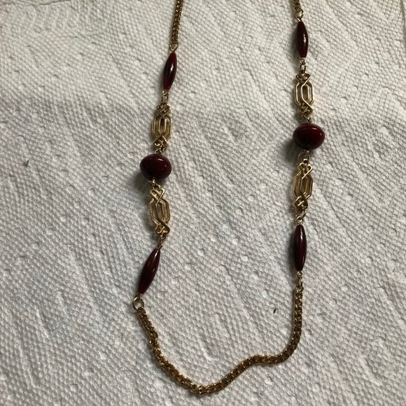 Sarah Coventry gold tone metal chain red beads long necklace 34" - Picture 2 of 6